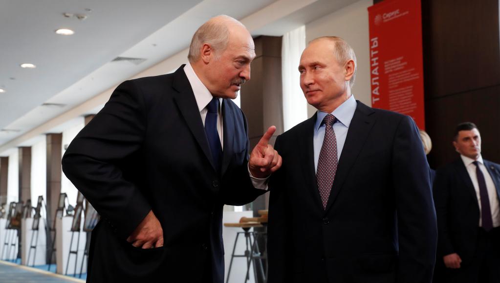 Лукашенко наносит ответный удар: у россиян начались проблемы на границе Беларуси