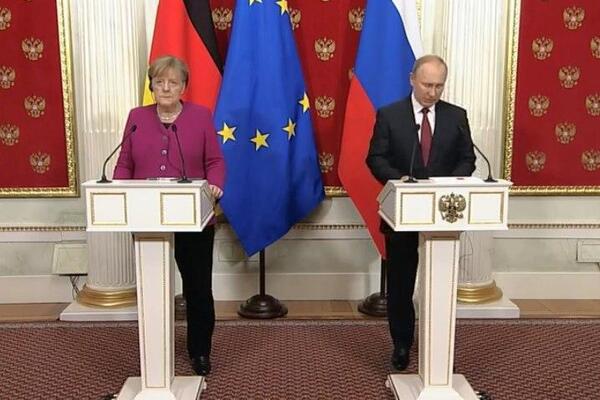 "Статус Донбасса – в Конституцию!" Путин и Меркель рассказали, о чем договорились по Украине и газу