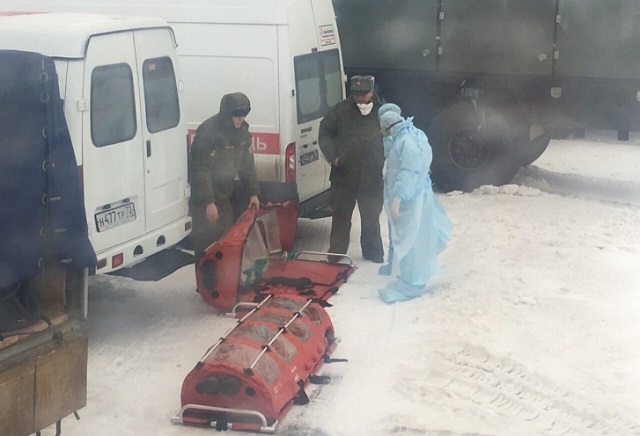 "Везли как картошку": россияне рассказали об эвакуации из Китая без еды и туалета. Их охраняют бойцы Росгвардии