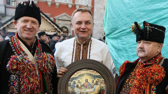 "Или так, или никак", - Мэр Львова Садовый выставил на обмен останки агента НКВД Кузнецова