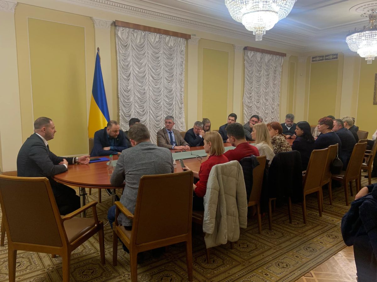 Бунт «слуг народа» против Ермака: Ряд нардепов удалились из Facebook