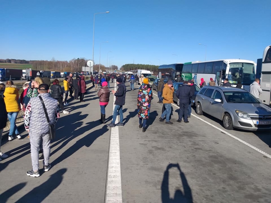 Польша открыла границу: началась массовая "депортация" заробитчан