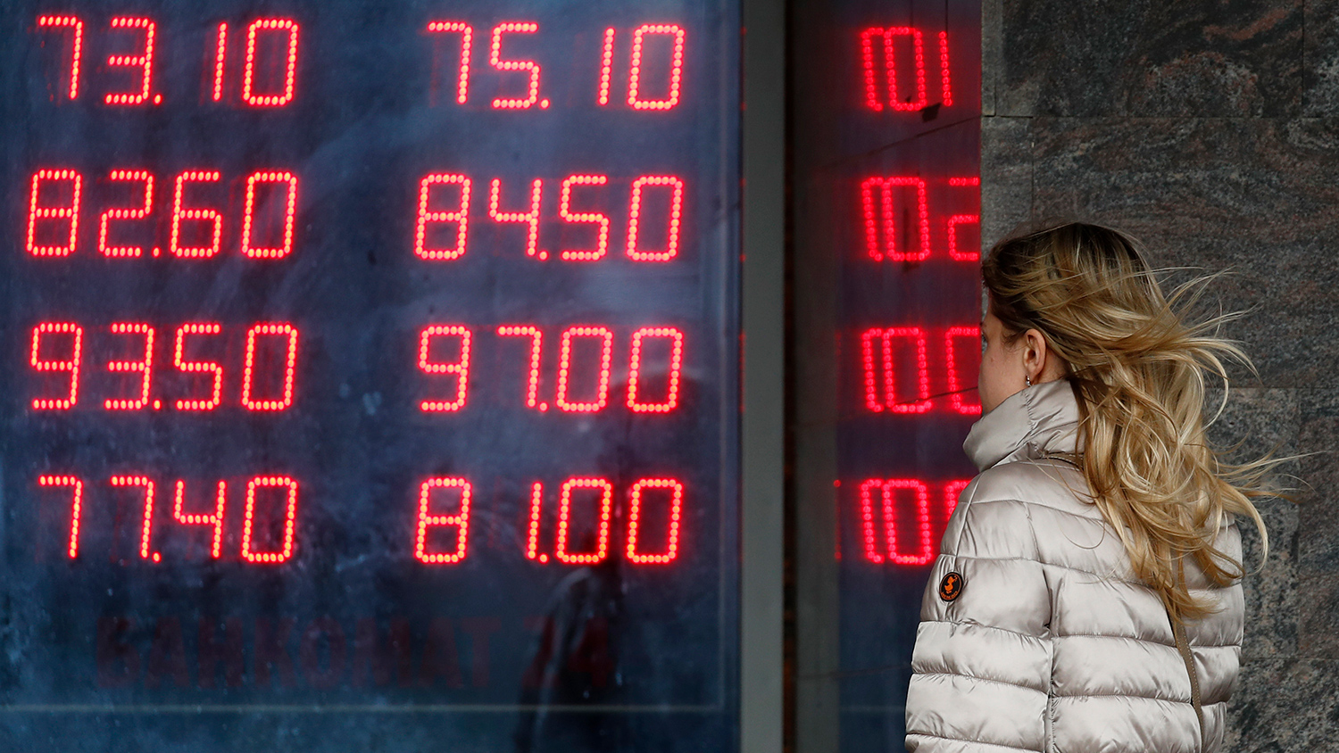 В России рекордно обвалился курс рубля: сколько стоит
