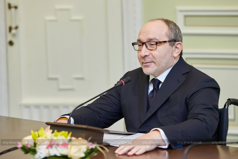 Кернес: В Италии работает и метро, и общественный транспорт, только там одни трупики. Видео