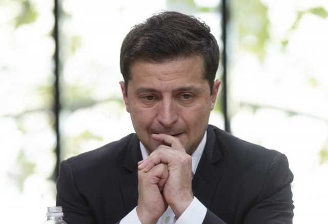 Зеленский со своей группой кухарок продолжает убивать страну!