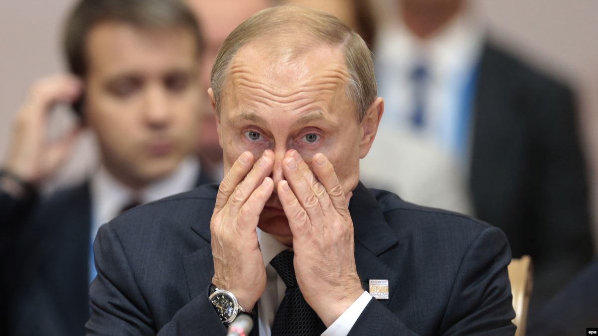 Пока весь мир будет решать свои собственные проблемы, режим Путина будет рушиться на глазах.