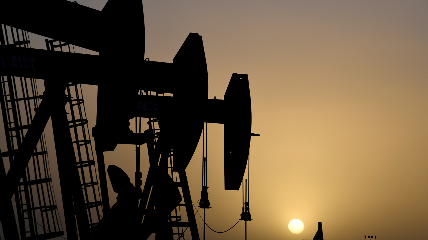Бесплатно нефть не берут, надо приплачивать