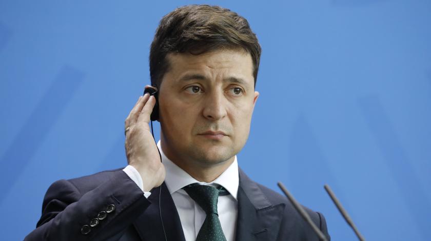 Зачем нам каждый вечер показывают, что президент умеет читать вслух с листа ...