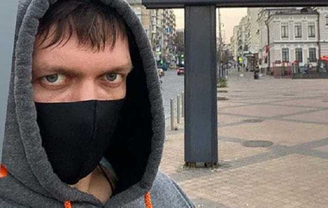 Александр Усик, отрицающий опасность COVID-19, показал, как шастает по пустынному Киеву. ФОТО