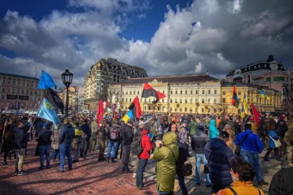 На дно - в гордом одиночестве: как война патриотов и либералов породила реванш