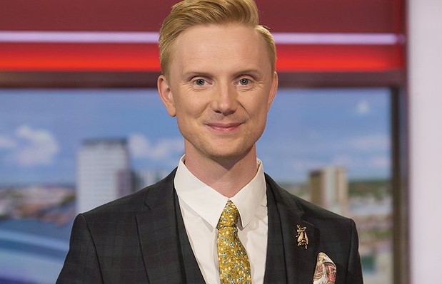 Ведущий прогноза погоды на BBC записал дома самый эффектный выпуск - барабанов в эфире точно не ждали
