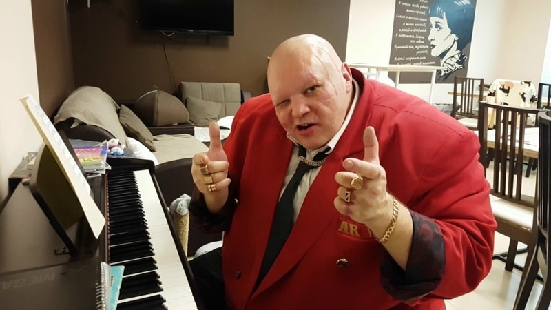 «Именно поколение СССР первым делом начало пытать друг друга паяльниками»