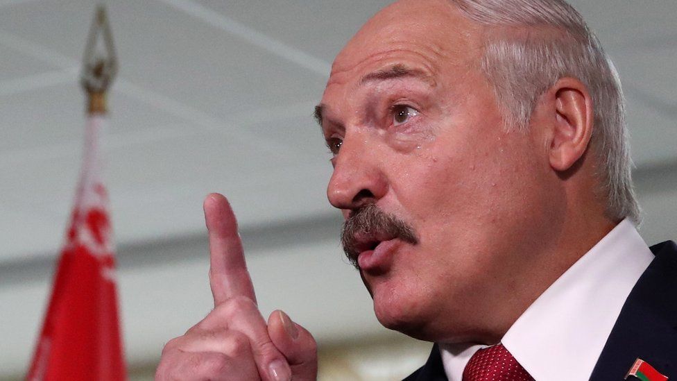 Лукашенко выбрал тактику: пока 60% населения не переболеет, эпидемия не остановится