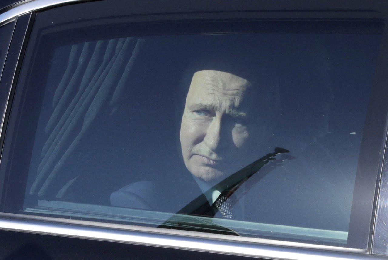 Зачем Путин ездит к алтайским шаманам?