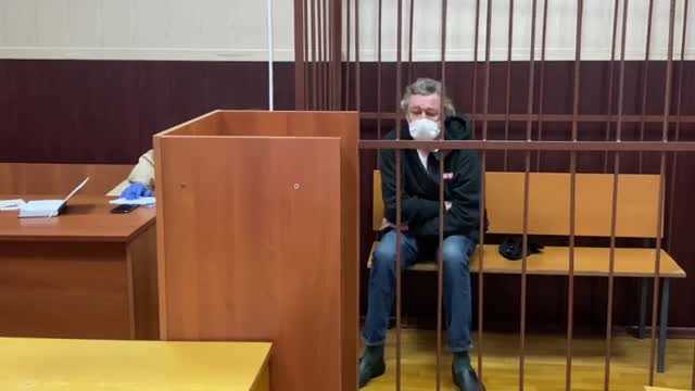 СМИ: Ефремов мог пытаться покончить жизнь самоубийством