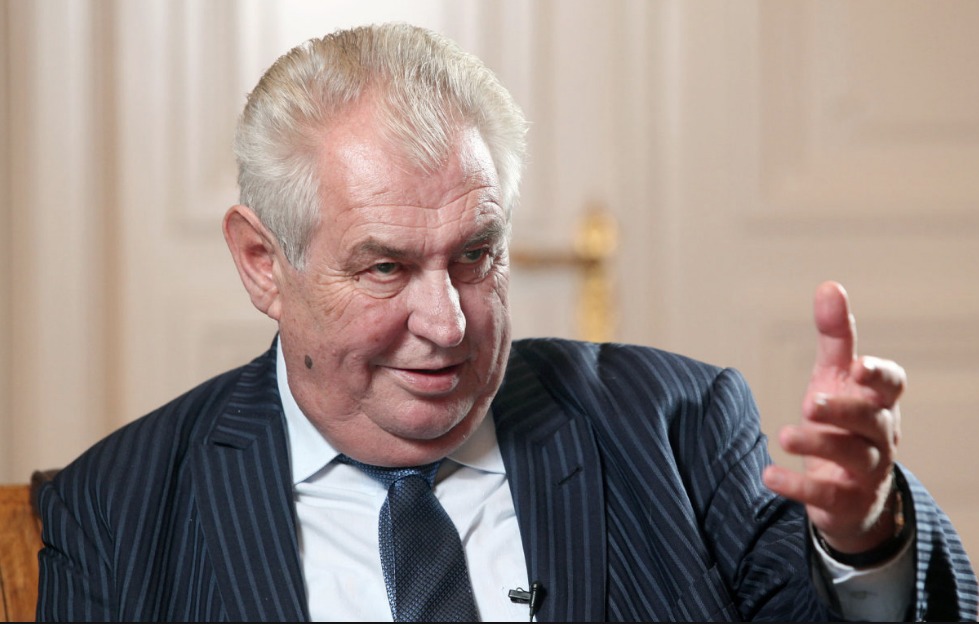 Завсегдатай московских парадов Земан отказался ехать в Москву. компанию Пыне составят лидеры Беларуси и Палестины