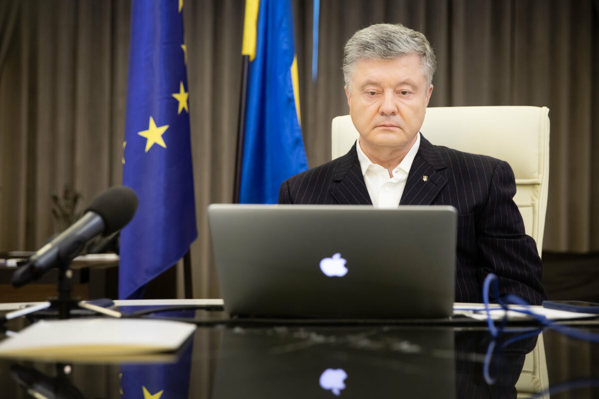 Простого выхода нет. Что будет с Порошенко и Стерненко