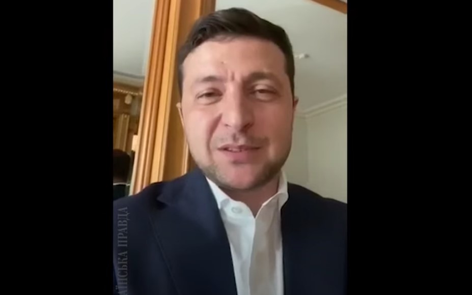 Просто перестать ездить - Зеленский назвал дальнобойщиков "заcp@нцами" и пообещал, что им "будет больно"