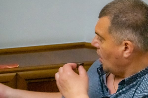 Юзика поймали в Раде с батончиком Roshen: сеть "взорвали" шутками о "зраде"