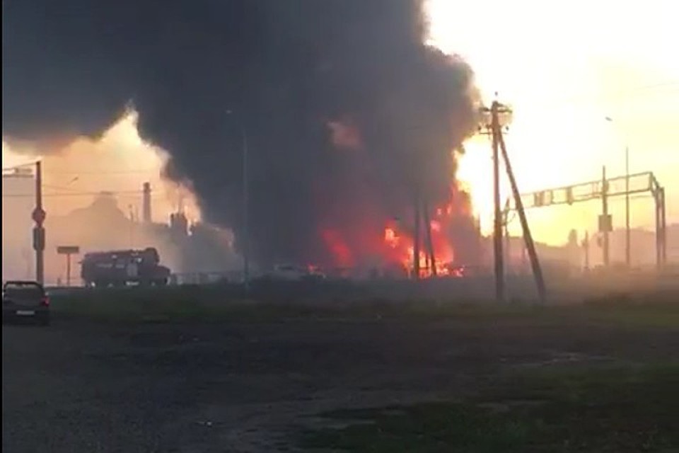 На России взлетела на воздух заправка: момент мощного взрыва попал на видео