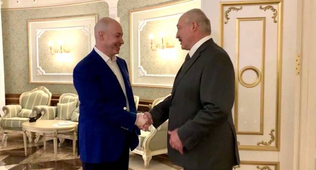 «Даже не вылезли из своих баз, просто спали там…»: Лукашенко  «растер в порошок» Турчинова за сдачу Крыма