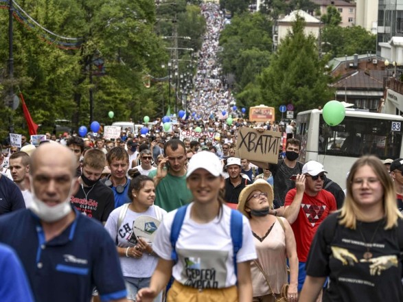 В Хабаровске прошло очередное многотысячное протестное шествие против Путина (Видео)