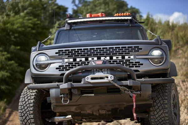Ford решил эффектно отметить 55-летие модели Bronco