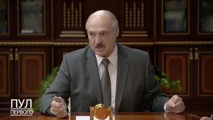 Лукашенко заявил, что протесты в Беларуси угрожают России и позвонил Путину: подробности