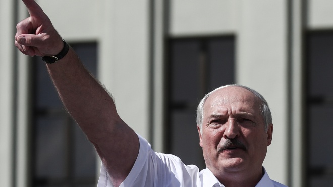 Хочет выиграть время и сбить протесты: Лукашенко обещает новые выборы после принятия новой Конституции. Не верьте!