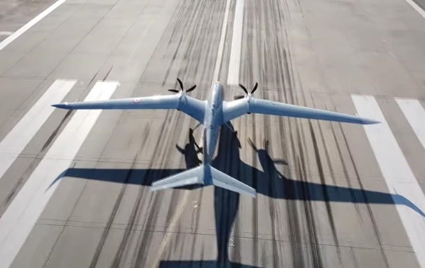 Боевой беспилотник Akinci с украинским двигателем успешно испытали в Турции: кадры