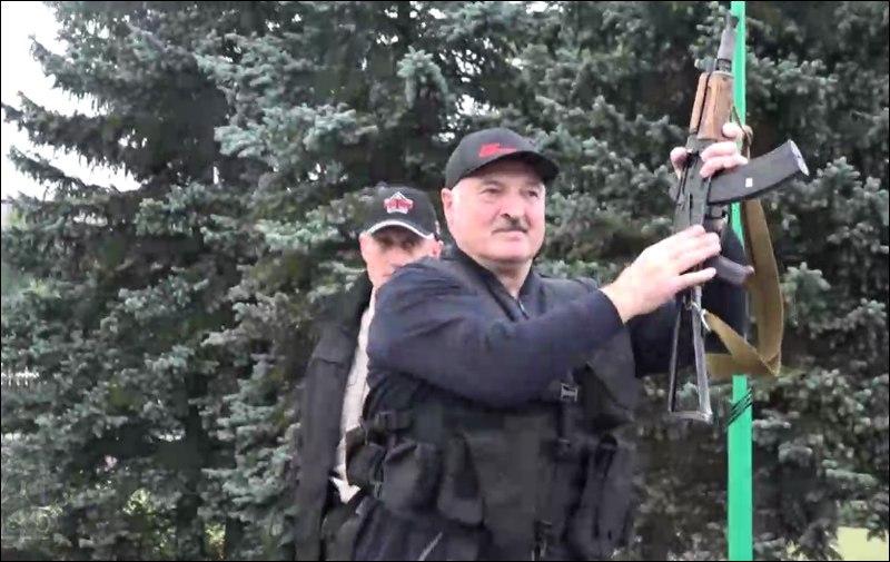Связаны кровью: Лукашенко попал в зависимость от силовиков