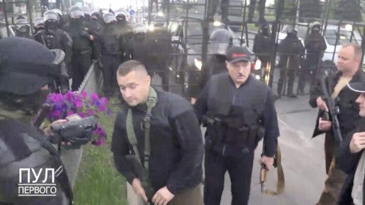 Последний диктатор Европы дуреет от страха перед народом