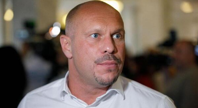 Ай-яй-яй-яй-яй, убили Киву, убили Киву, еще раз убили Киву ... (В. Рыбников)