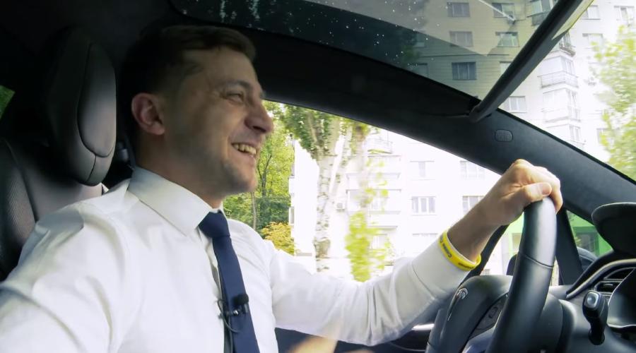 Предвыборное турне Зеленского стало похоже на хождение по улицам уставшей труппы бродячего цирка