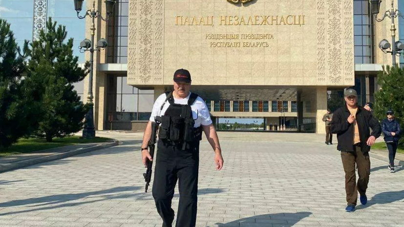 Лукашенко заявил, что протестующие получают сигналы из космоса от американцев