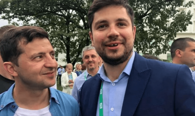 Если Зеленский намеренно подбирал себе во фракцию льстецов и подхалимов, то у него получилось