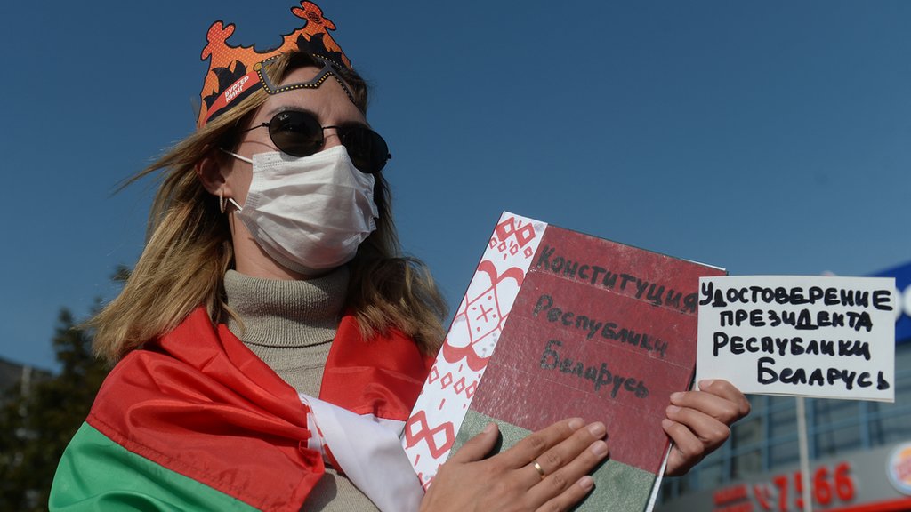 В Минске каратели Лукашенко с помощью водометов разгоняют акцию протеста после "крысиной инаугурации" (Фото, Видео)