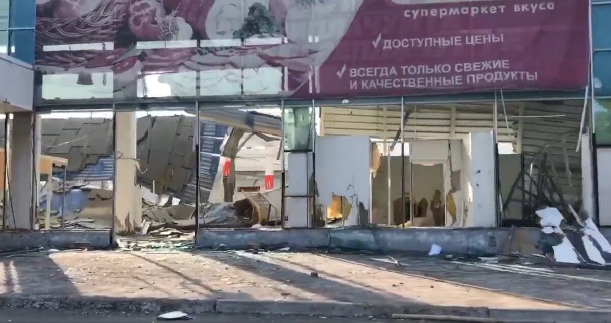 Блогер показал, как в Горловке боевики разгромили супермаркет «Амстор»