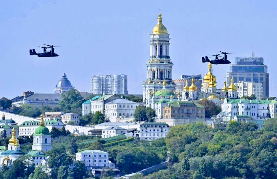 Бабченко потроллил Россию фото морпехов США над Киевом: "Вам все еще смешно?"