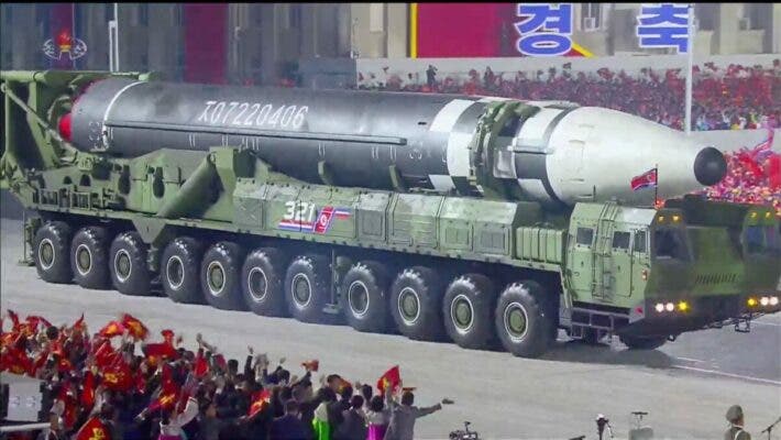КНДР показала новую баллистическую ракету