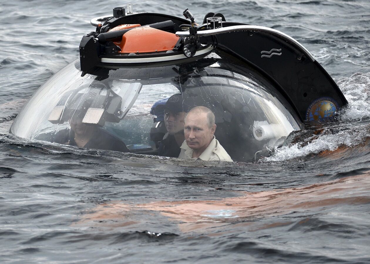 Украина потроллила Путина в Twitter: крымские воды видели существ поуродливее