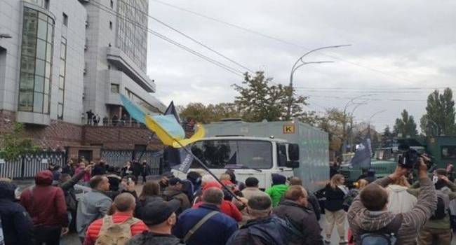 Блогер: и вот Зеленский уже, как Янукович, и где-то, в Ростове риэлторы потирают руки. Ну что, Вова? Понеслась?