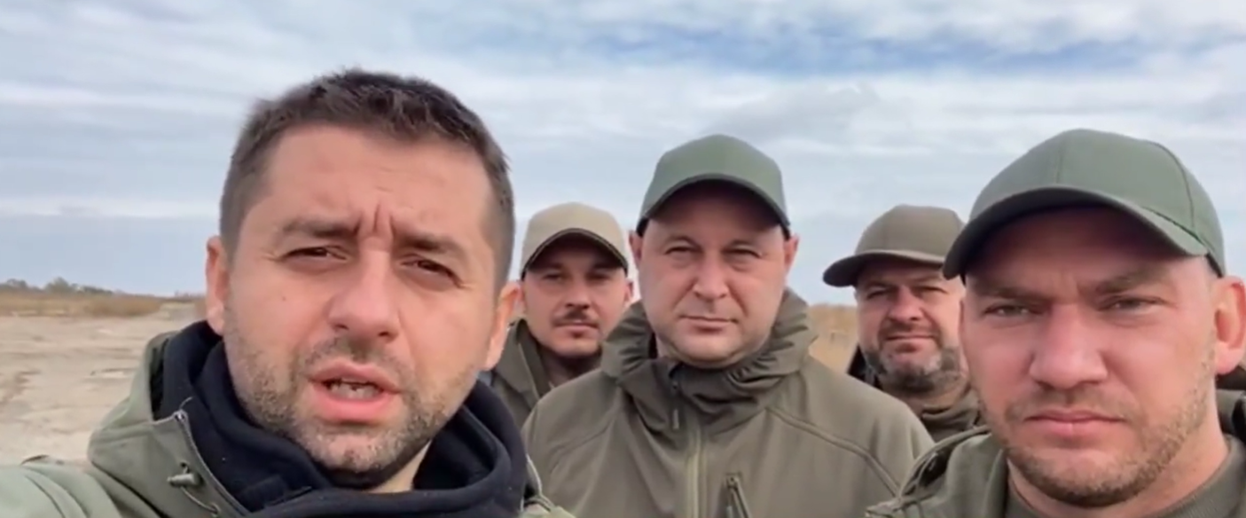 "Слуги народа" переночевали в землянках на Донбассе и признались, что им открылись глаза. Видео