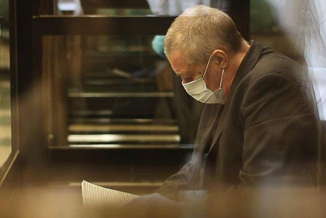 СМИ: Ефремов сидит в VIP-камере и ежедневно заказывает блюда из ресторанов