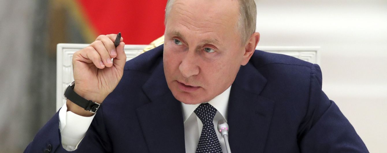 У Путина заподозрили нарушения здоровья: странные действия президента РФ попали на видео