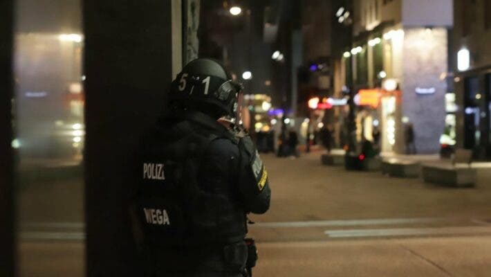 ⚡ В Вене произошел массовый теракт. Подробности, фото и видео (Видео)