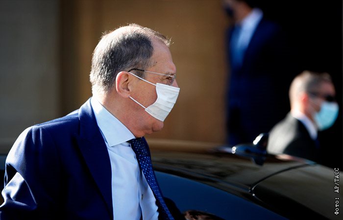 Лавров заявил, что Навального отравили в Германии или по пути туда