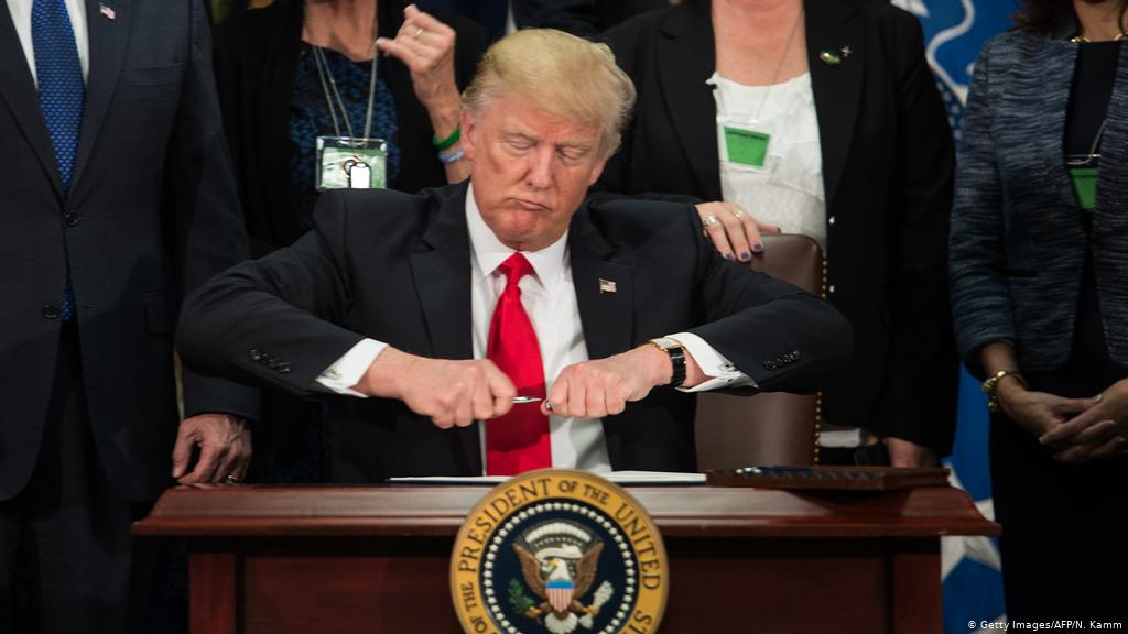 Трамп наложил запрет на инвестиции в китайские акции