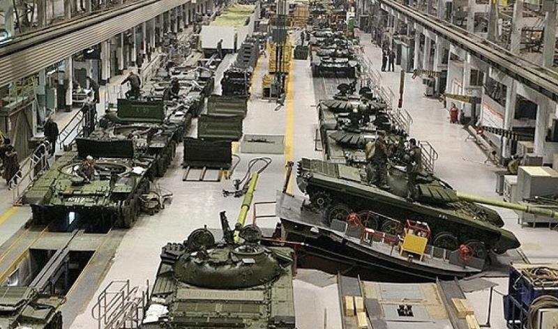 В России производитель танков "Армата" на грани коллапса: сотрудников отправили подметать улицы из-за проблем с заказами