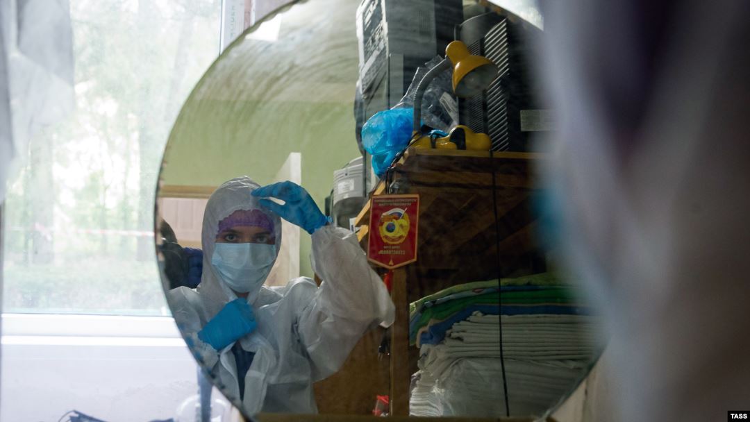 "Что бы власти ни говорили – на деле все не так". Рассказ медсестры о том, как в Крыму не справляются со второй волной коронавируса